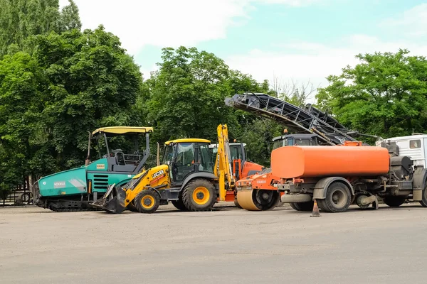 Special road machinery for asphalting construction works