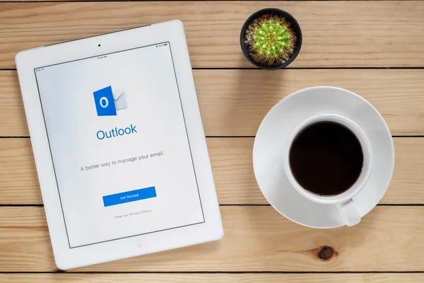 IPad 4 open Microsoft Outlook