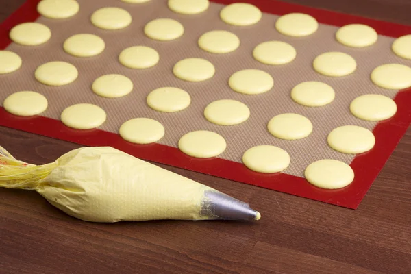 Cooking bag and a silicone mat with macaroon