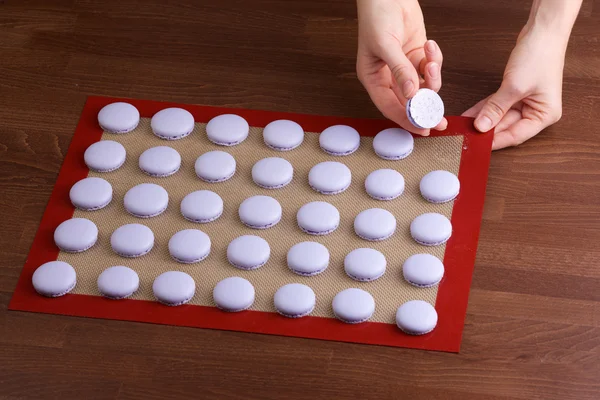 Removing macaroon with a silicone mat after baking