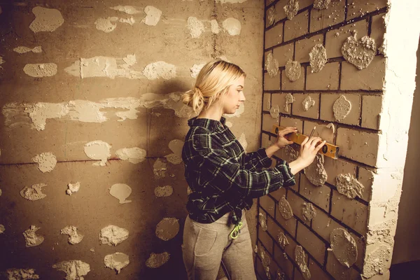 Brown portrait of woman working with spirit level