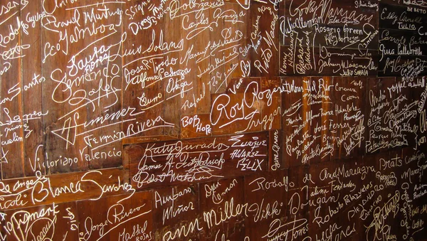 Signature Wall Alcapulco