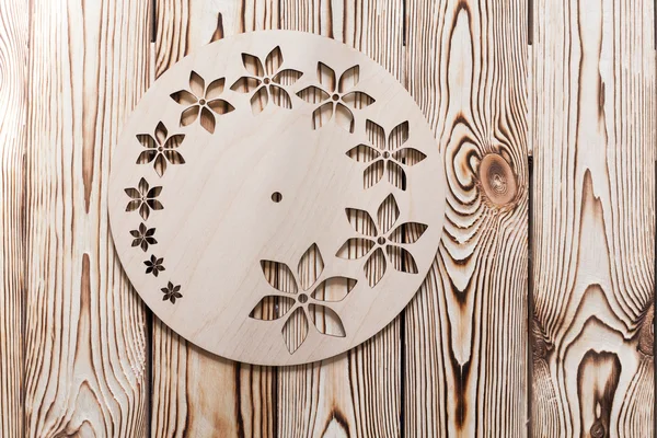 Master Class. Watch handmade. Step by step instructions for the production of domestic hours. Round base for hours of plywood with decorative holes.  wooden background. Do it yourself.