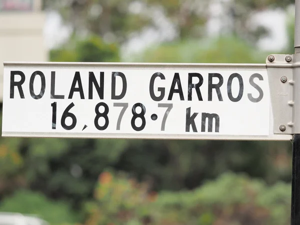 Sign stating distance from sign to Roland Garros in Paris