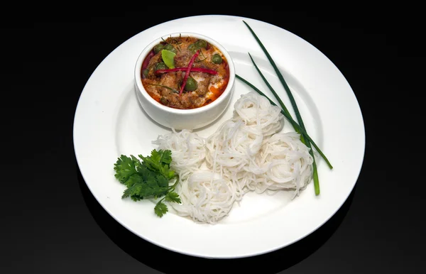 Beef Panaeng curry and white rice noodles