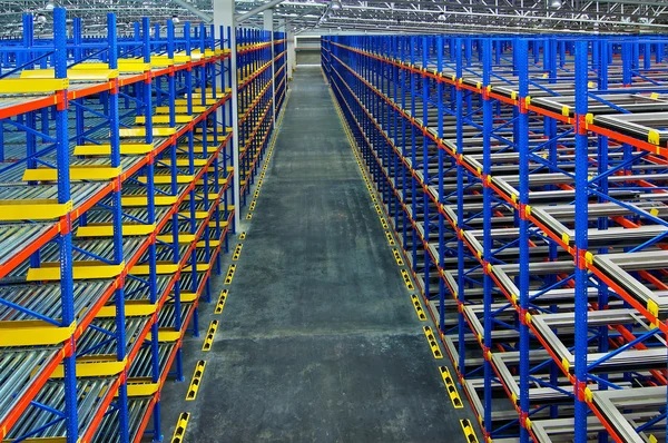 Pallet storage racking system for storage distribution cente