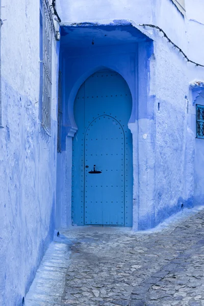 Travel between the beautiful streets of the blue city of Chefchaouen in Morocco