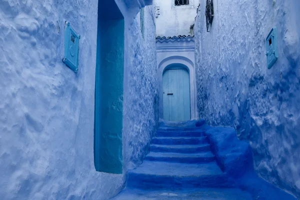 Travel between the beautiful streets of the blue city of Chefchaouen in Morocco