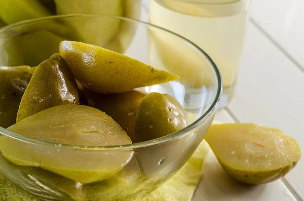 Pears canned in natural