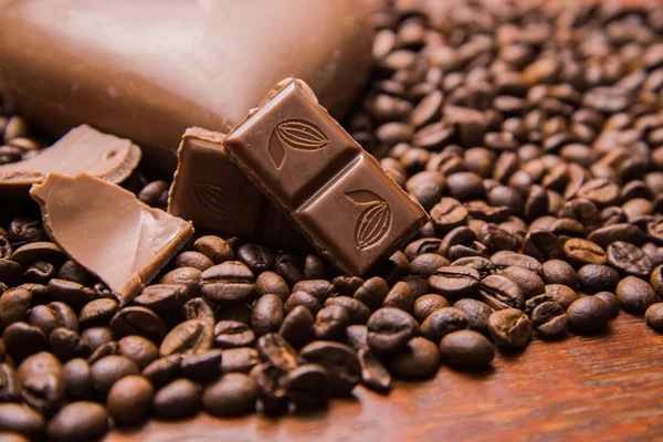 Coffee beans wallpaper with chocolate