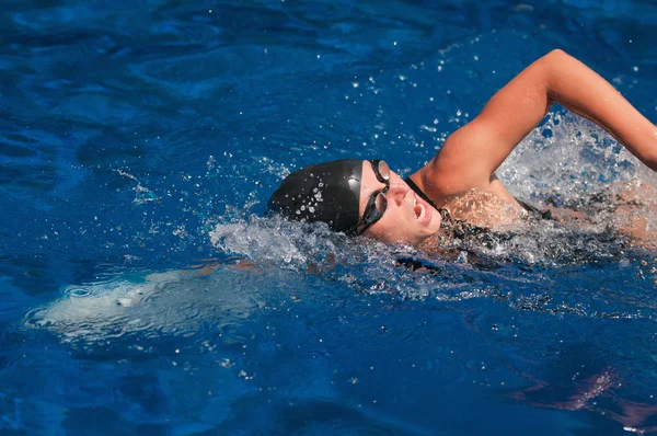 Fast swimmer grasping air