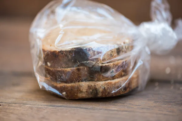 Fungus on expire bread