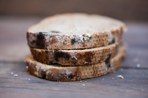 Fungus on expire bread