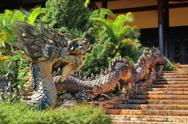 The dragon guarding the entrance to the pagoda Linh An