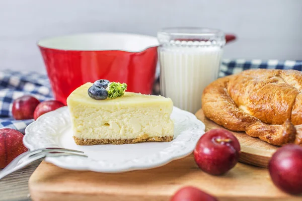 Breakfast, breakfast, afternoon tea, bread, cake, cake, fruit, milk, blueberry, knife and fork, plate, wood