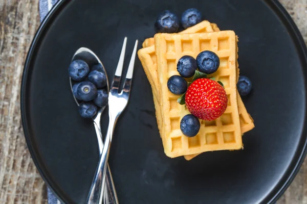 Blueberry, strawberry, food, fruit, bread, breakfast, afternoon tea, wood, table, spoon, plate, ceramic plate, waffle