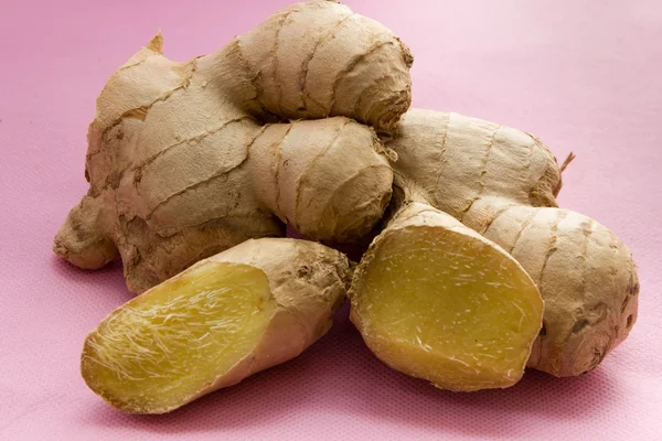 Fresh ginger root and ground ginger