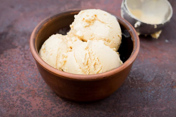 Caramel ice cream with mint.