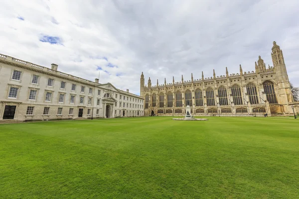 Beautiful places around the famous King\'s College at Cambridge U