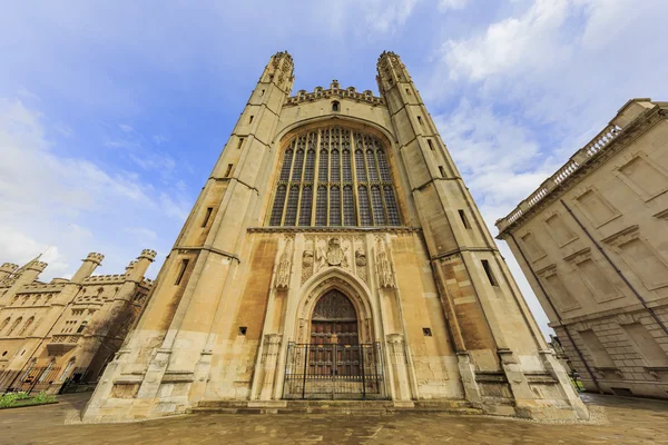 Beautiful places around the famous King\'s College at Cambridge U