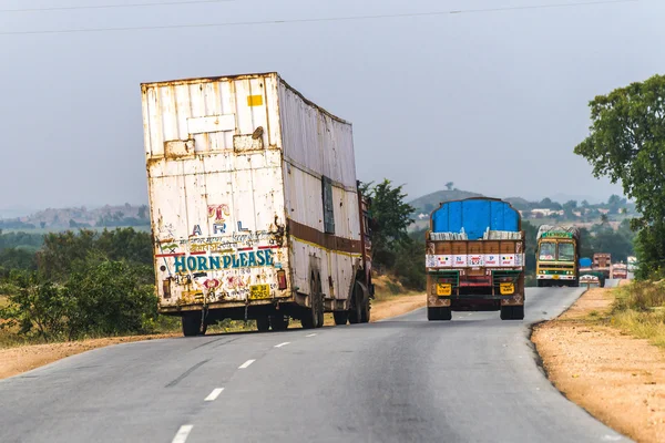 Huge indian truck makes dangerous overtaking