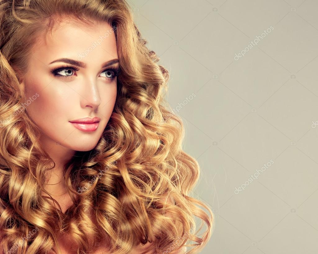 Girl with long curly hair — Stock Photo
