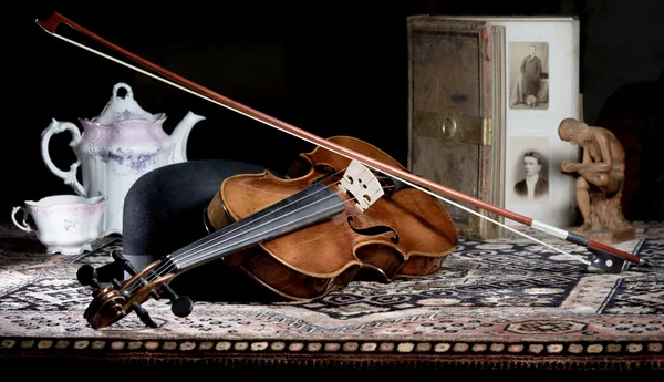 Violin - still life with a wooden figure, full color version, due to the character contains grain / noise ratio and enhanced details