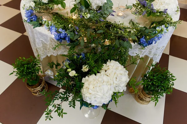 Wedding table decoration white and blue hydrangeas.