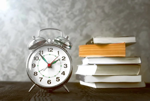 Alarm clock time to read books