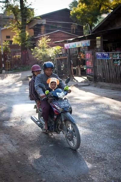 Mandalay, Myanmar. 28 november. Family rides on a bike