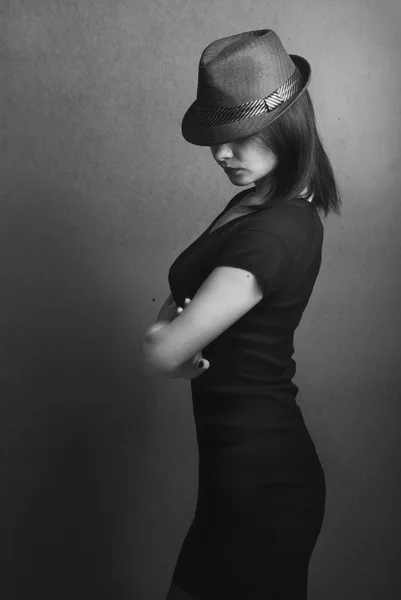 Style Noir: Hollywood actress in the hat,
