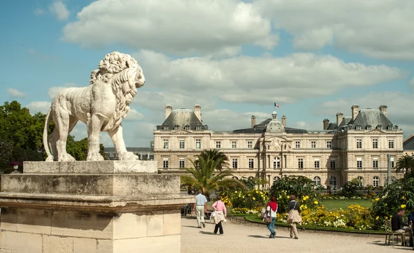 The lion sculpture in the garden