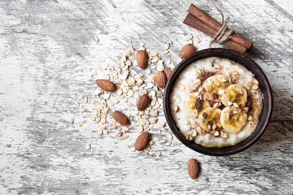 Oatmeal porridge in ceramic bowl. healthy breakfast
