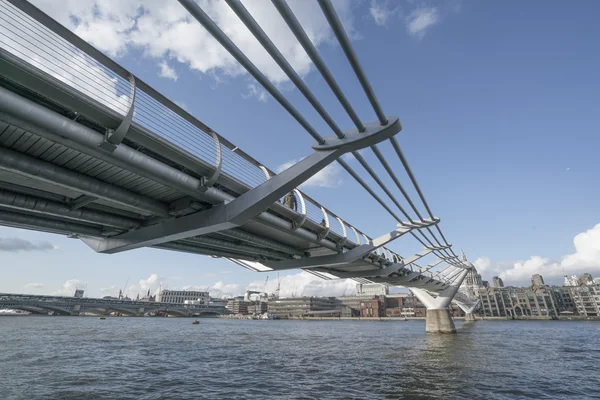 Millennium Bridge Pedestrian Bridge over River Thames LONDON, EN