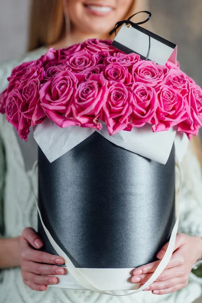 Girl with bouquet in hat box
