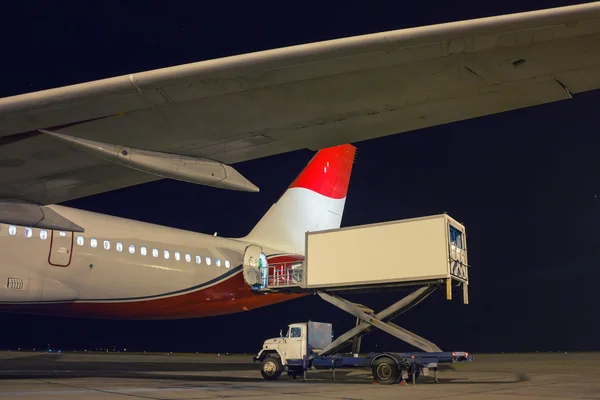 Handling food on the plane at night