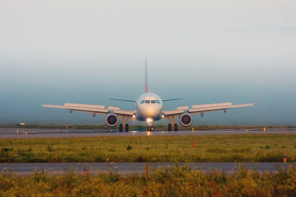 Turn the plane on the runway in the fog