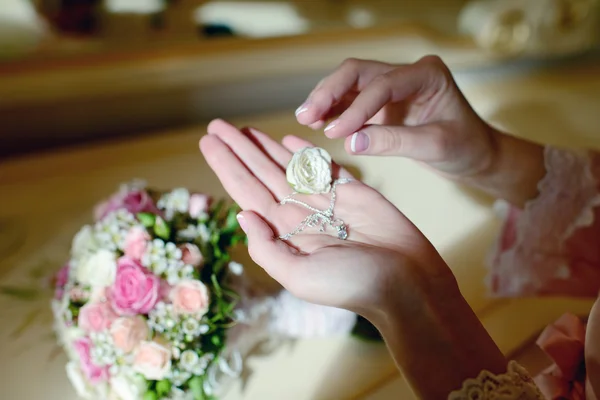 Beautiful wedding jewelry for bride