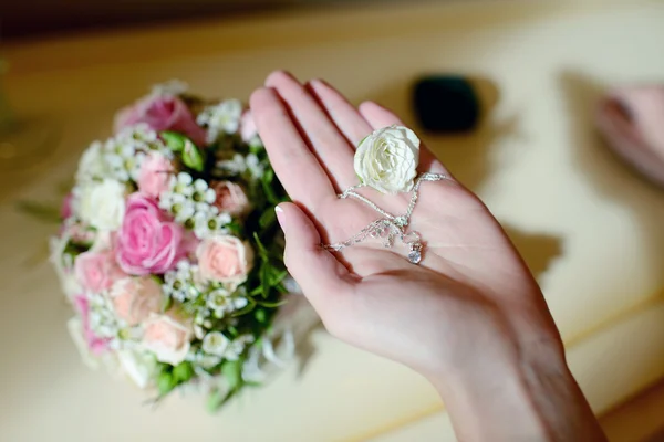 Beautiful wedding jewelry for bride