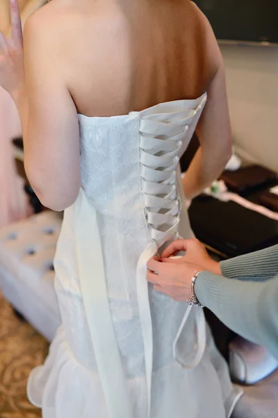 Bridesmaid lacing wedding dress for bride