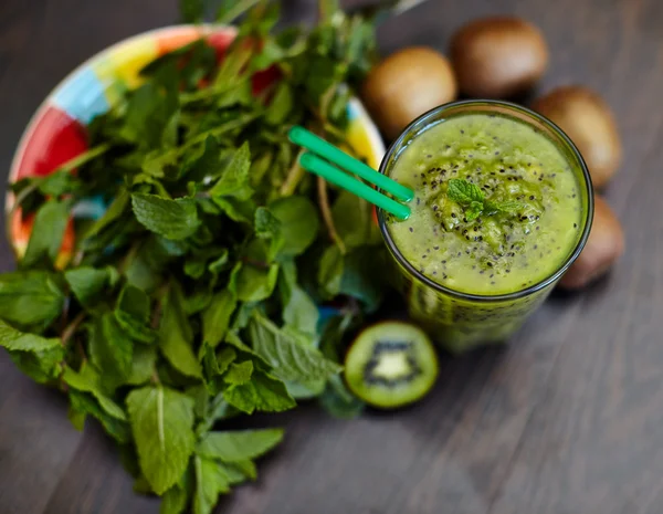 Fresh green smoothie with kiwi and mint . Love for a healthy raw food concept. Healthy eating. Fruit Smoothies. Kiwi.