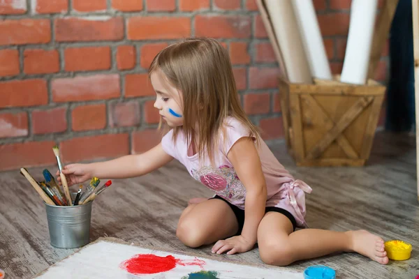 Beautiful Little girl - Russian little photo model - Pink t-shirt - Smile - ART - Draw - Tikhomirova Veronika