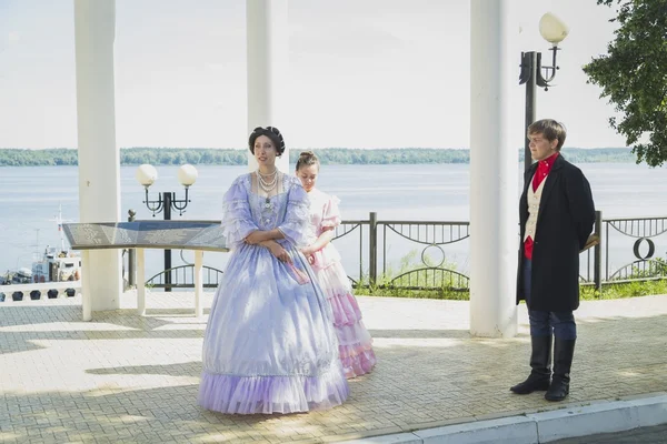 People in historical costumes meet passengers