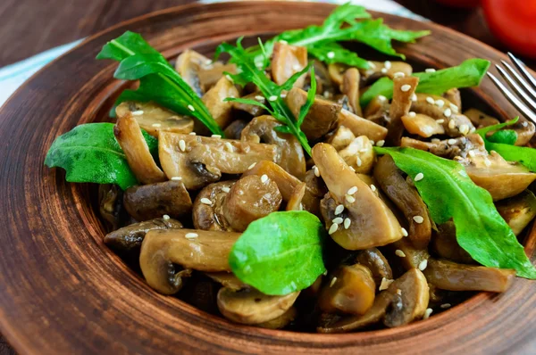 Spicy salad with mushrooms, arugula and sesame. Vegan dish