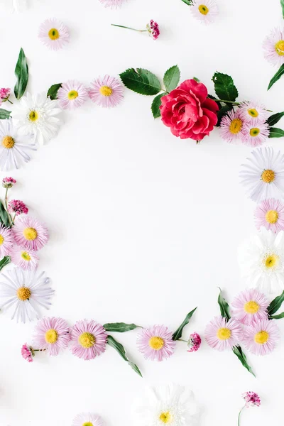 Round frame wreath pattern with roses