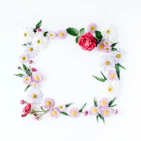 Round frame wreath pattern with roses