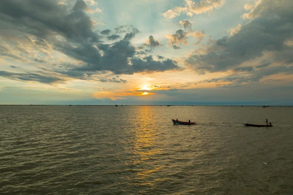 Colorful cloud, sky, sun and sea.