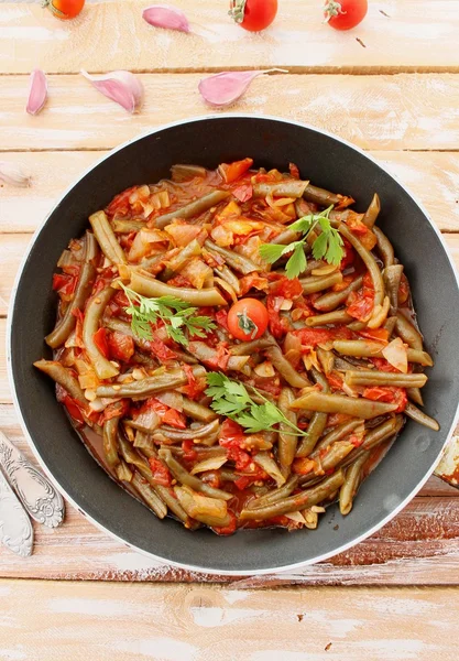 Green beans with tomatoes and onions in Turkish