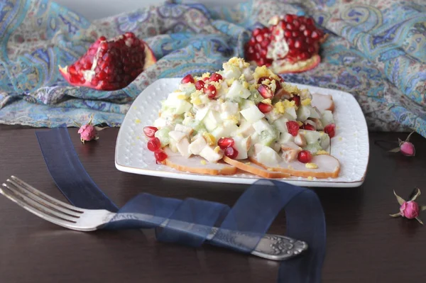 Salad of smoked chicken breast with pomegranate and kiwi