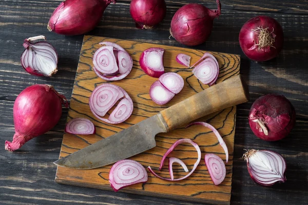 Red onions and knife